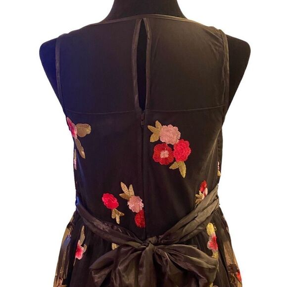 Venus‎ Retro Look Black Floral Embroidered Dress with Tulle Overlay Size 10 NWT - Picture 8 of 13